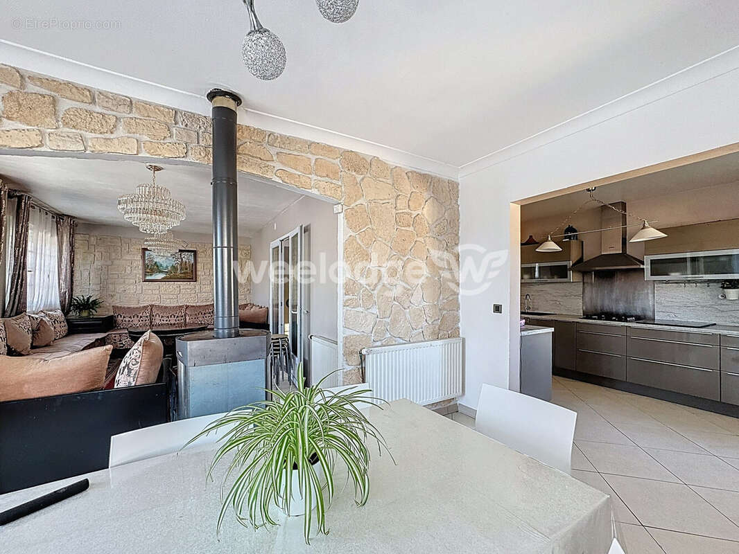 Maison à CHANTELOUP-LES-VIGNES