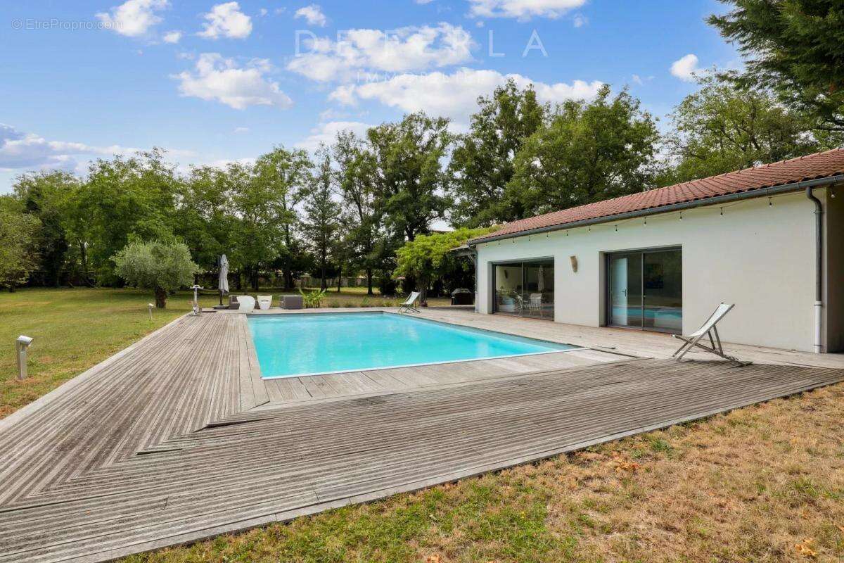 Maison à SAINT-JULIEN-DE-COPPEL