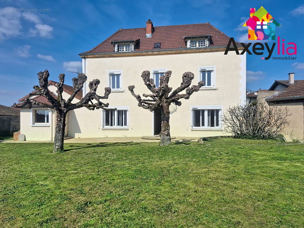 Maison à POUILLY-SOUS-CHARLIEU