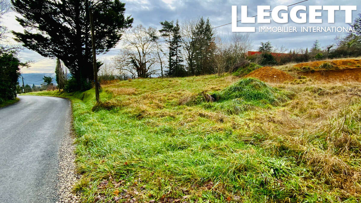 Terrain à MONTIGNAC