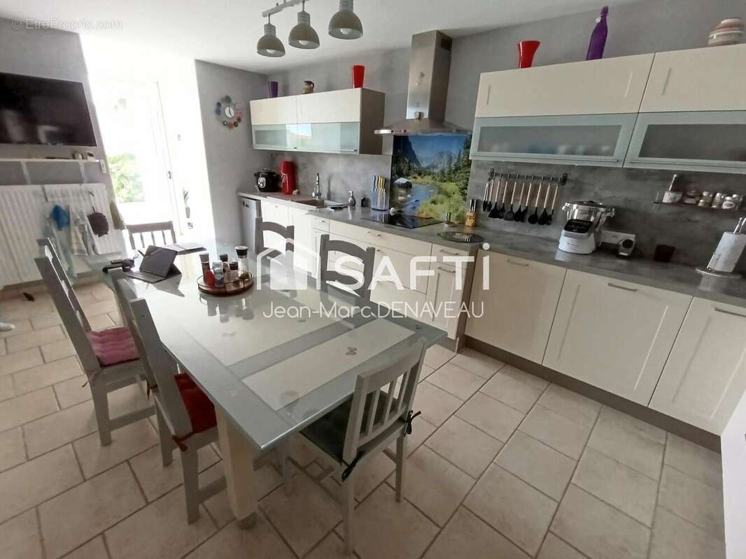 Maison 220 m² à Ceaux-En-Loudun  - photo 3