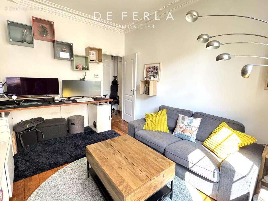 Appartement à PARIS-14E