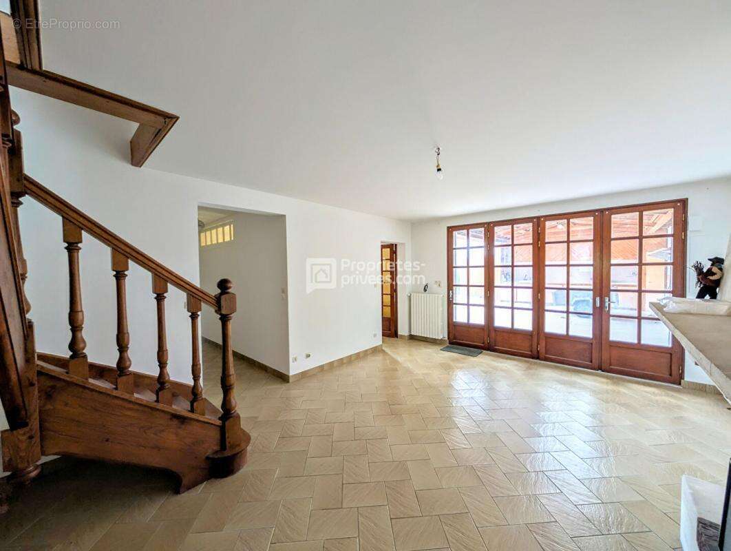 Maison à SAINT-LAURENT-DE-COGNAC