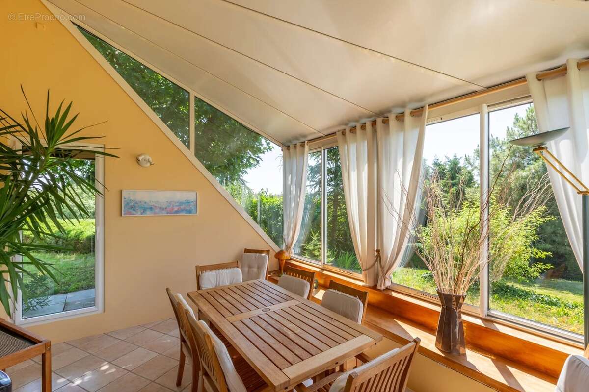 Maison à SAINT-GENIS-LES-OLLIERES