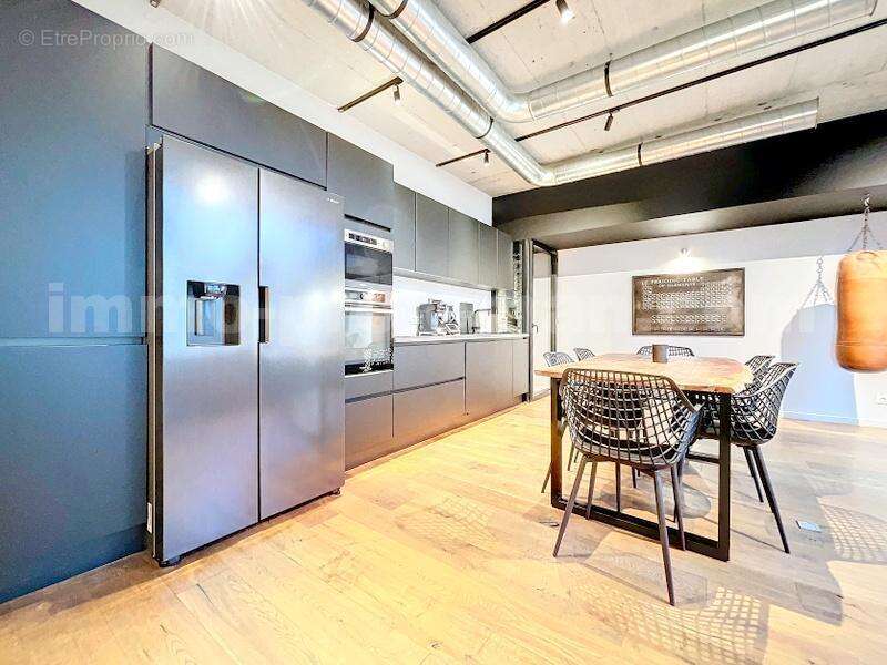 Maison_Mitoyenne_Annemasse_grand_espace_Toit_cathedrale_proche_ecole_genève_frontière_suisse_ceva_bus_commerces_lumineux_calme_sejour_cuisine_ouverte - Maison à AMBILLY