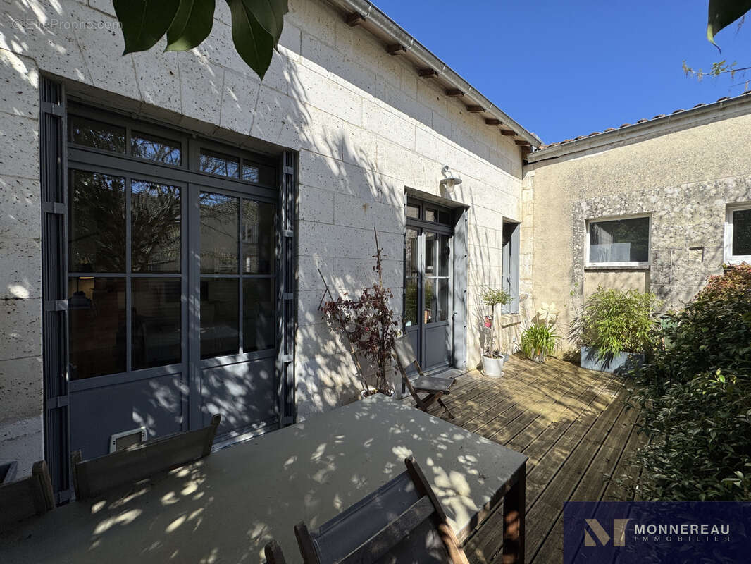 Maison à BARBEZIEUX-SAINT-HILAIRE