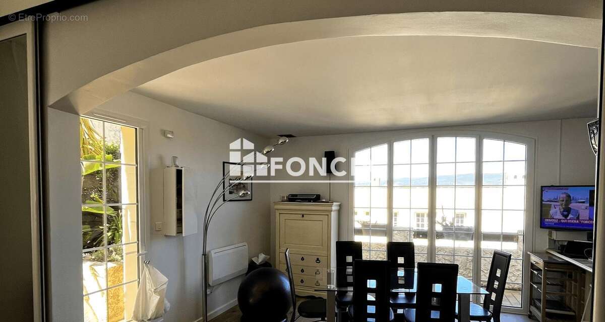 Appartement à SAINT-CYR-SUR-MER