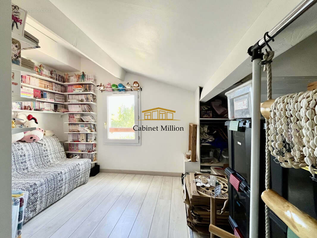 Maison à VIC-LA-GARDIOLE