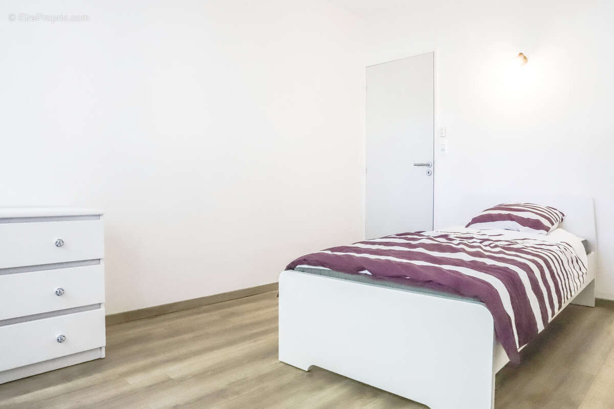 Bel appartement - proche commerces de royan - - photo 8