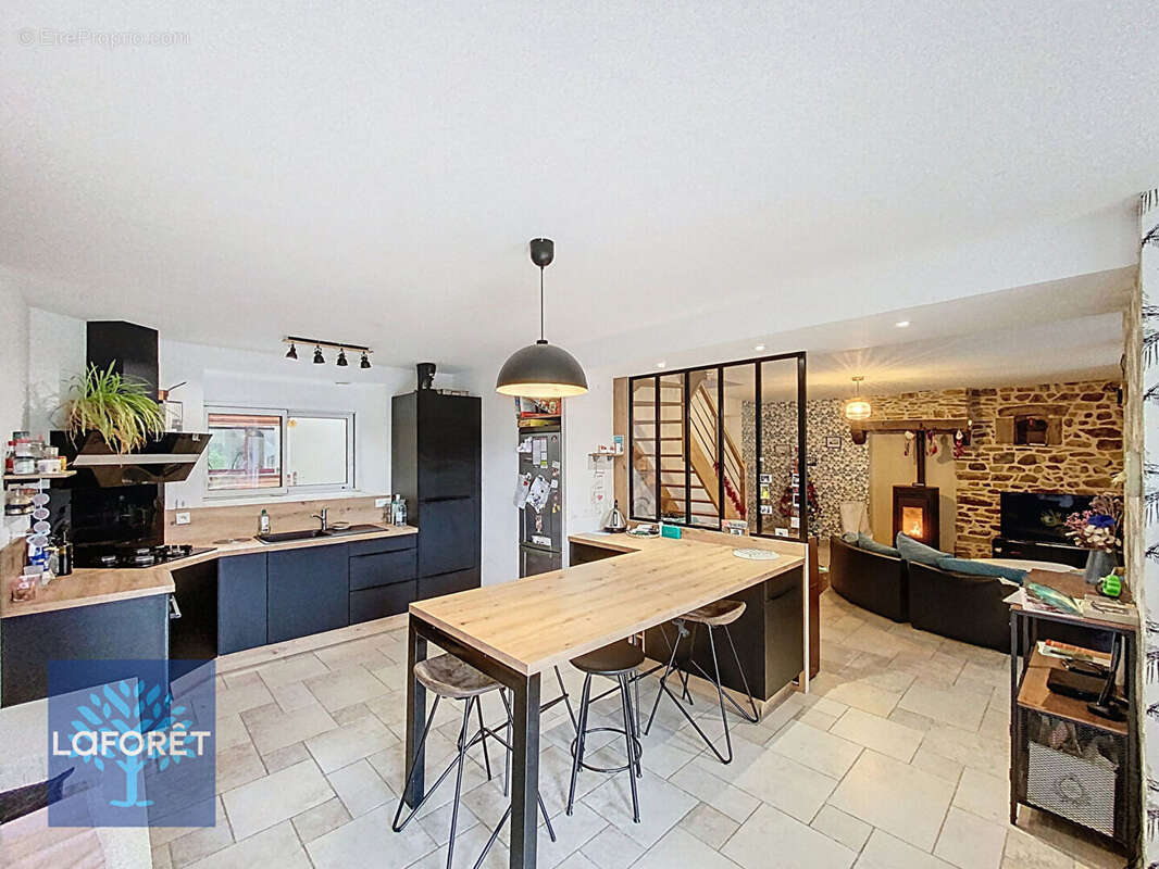 Maison à SAINT-CHRISTOPHE-DES-BOIS