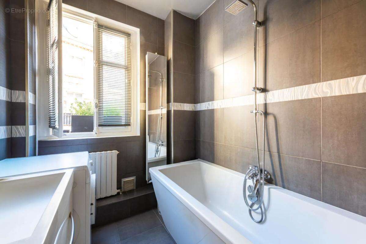 Appartement à COURBEVOIE