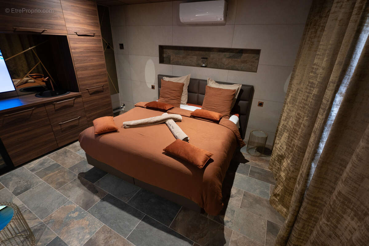 Appartement à SAINT-PRIEST-EN-JAREZ