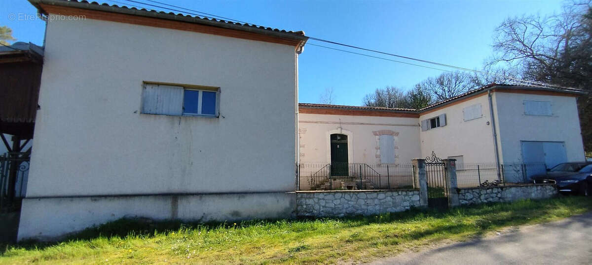 Maison à FEUGAROLLES