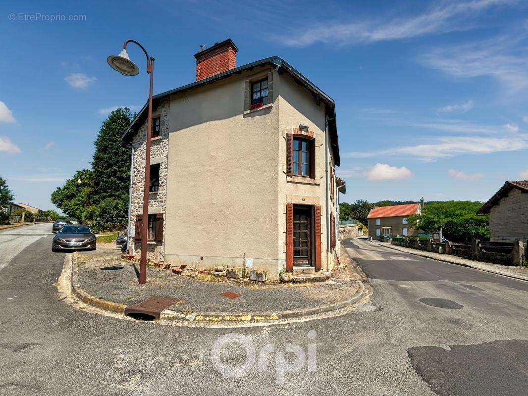 Maison à SAINT-SULPICE-LAURIERE