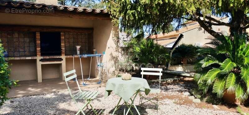 Maison à FONTVIEILLE
