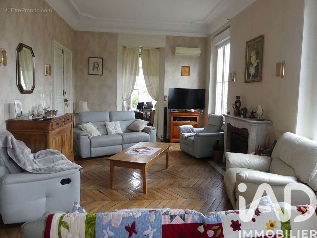 Maison 276 m² à Pont-Sur-Yonne  - photo 4