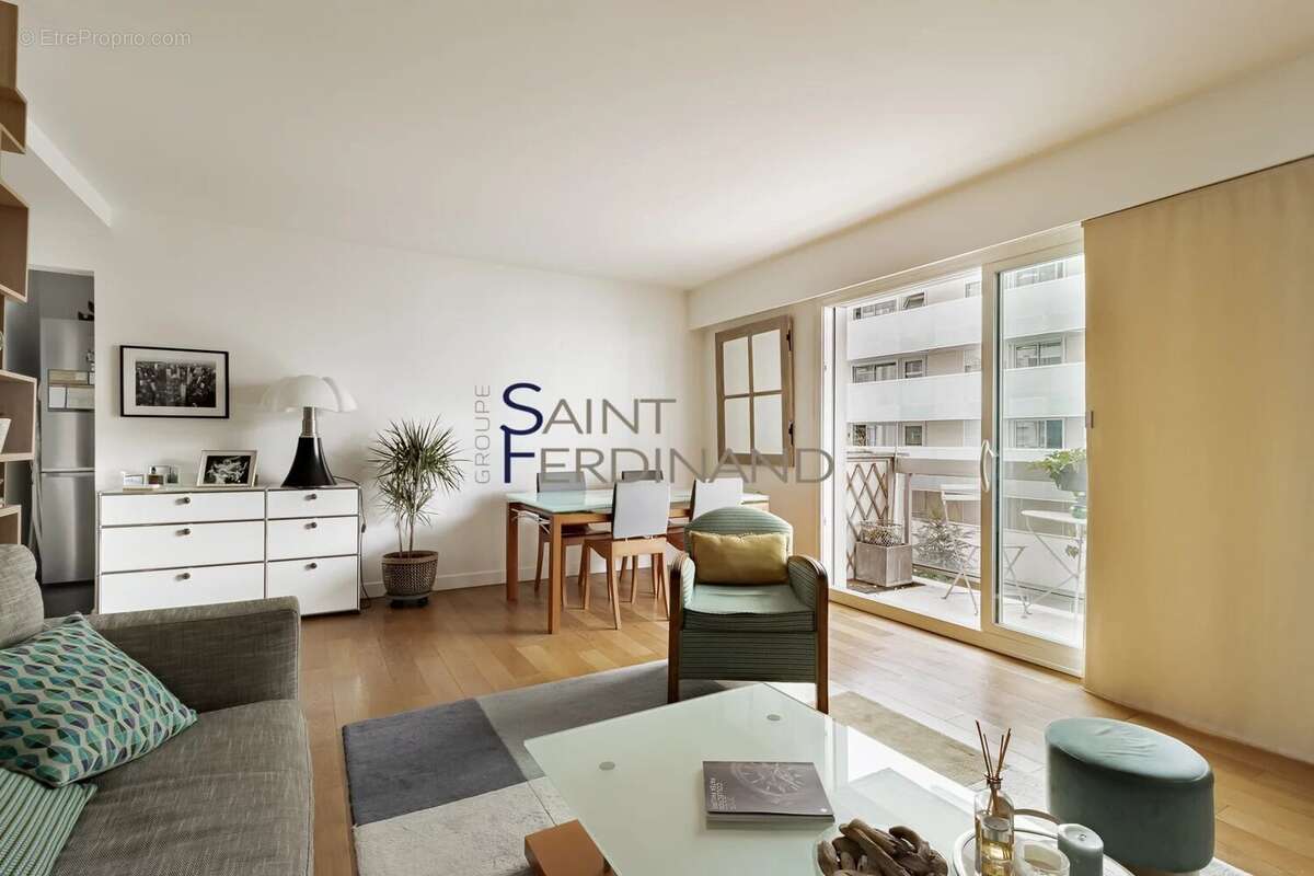 Appartement à PARIS-17E