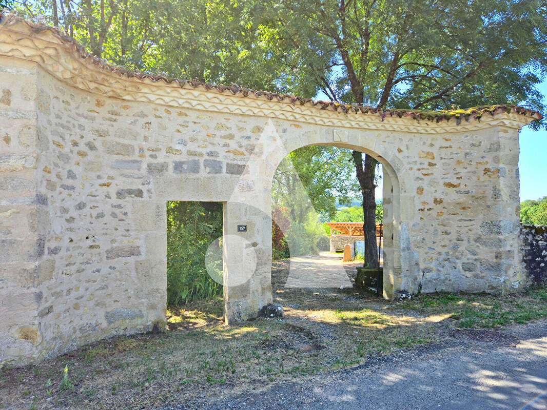 Maison Traditionnelle de caractère, 214m², 8 pièces, 5 chambres. - photo 11