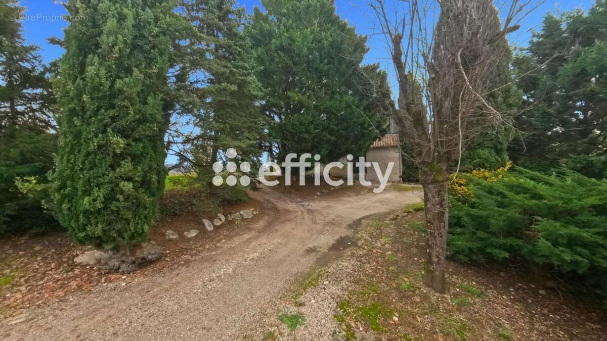 Maison à SAINT-PASTOUR