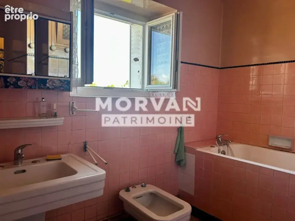 Maison de village tous commerces - garage - grenier amenageable 95 m2 - cour et jardin 321 m2 - photo 5