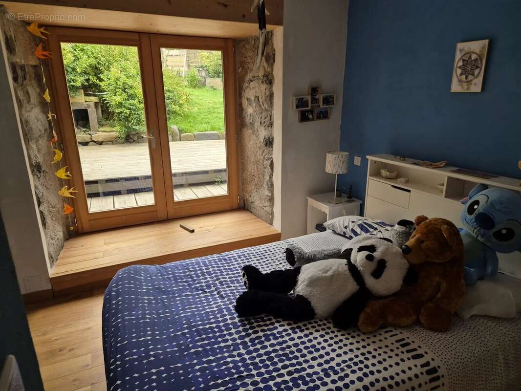 Maison à SAINT-JULIEN-CHAPTEUIL