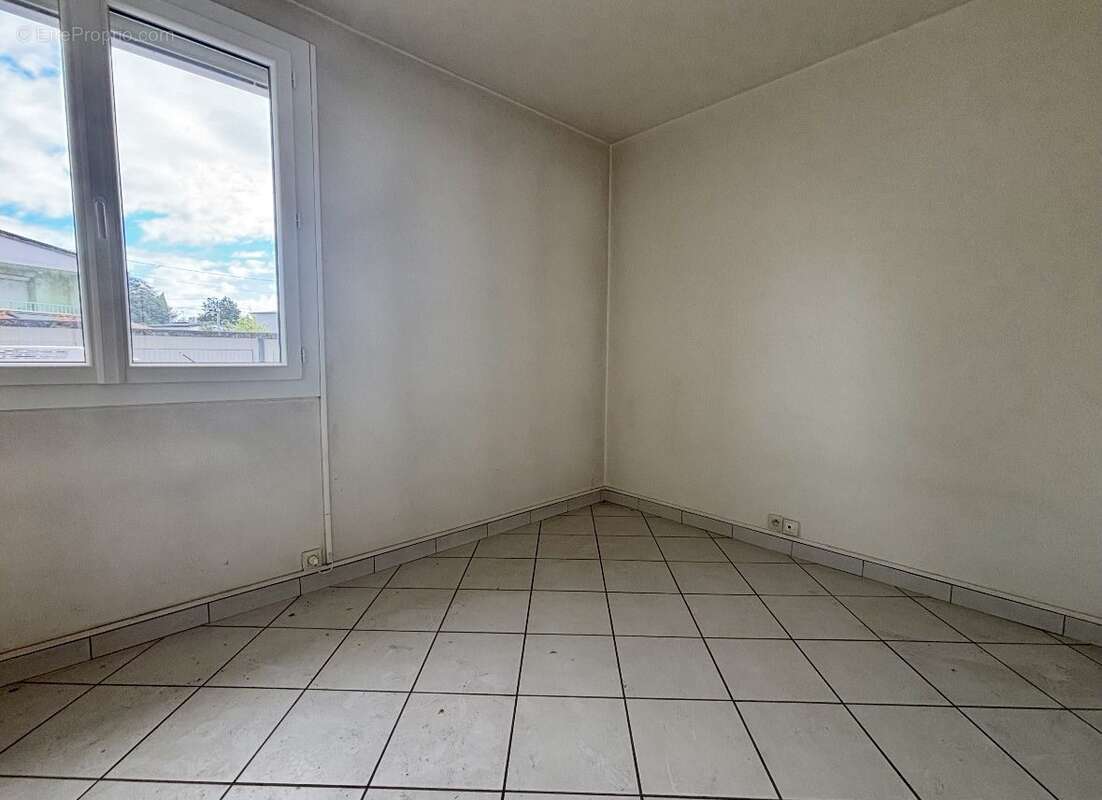 Appartement 60 m² à Romans-Sur-Isere  - photo 4