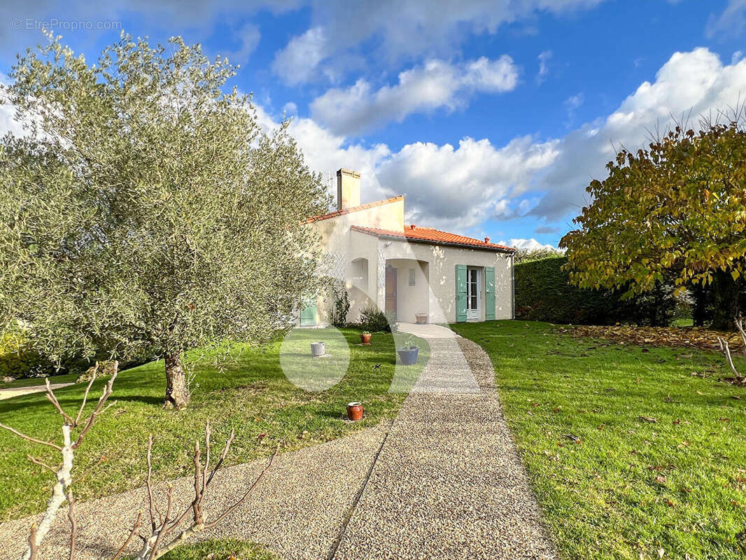 Maison à FONTCOUVERTE