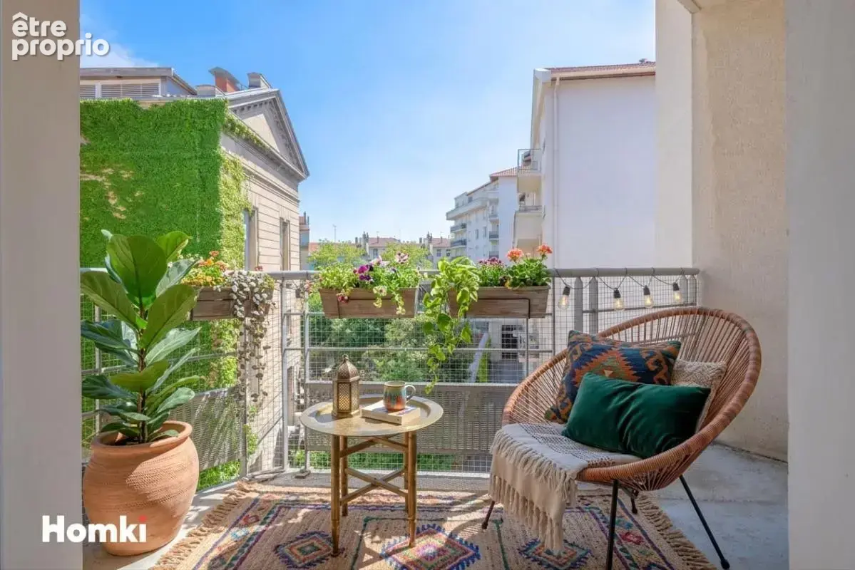 Lyon 3ᵉ – T2 de 48,37 m² avec balcon, garage et cave - Avenue Felix Faure - photo 2