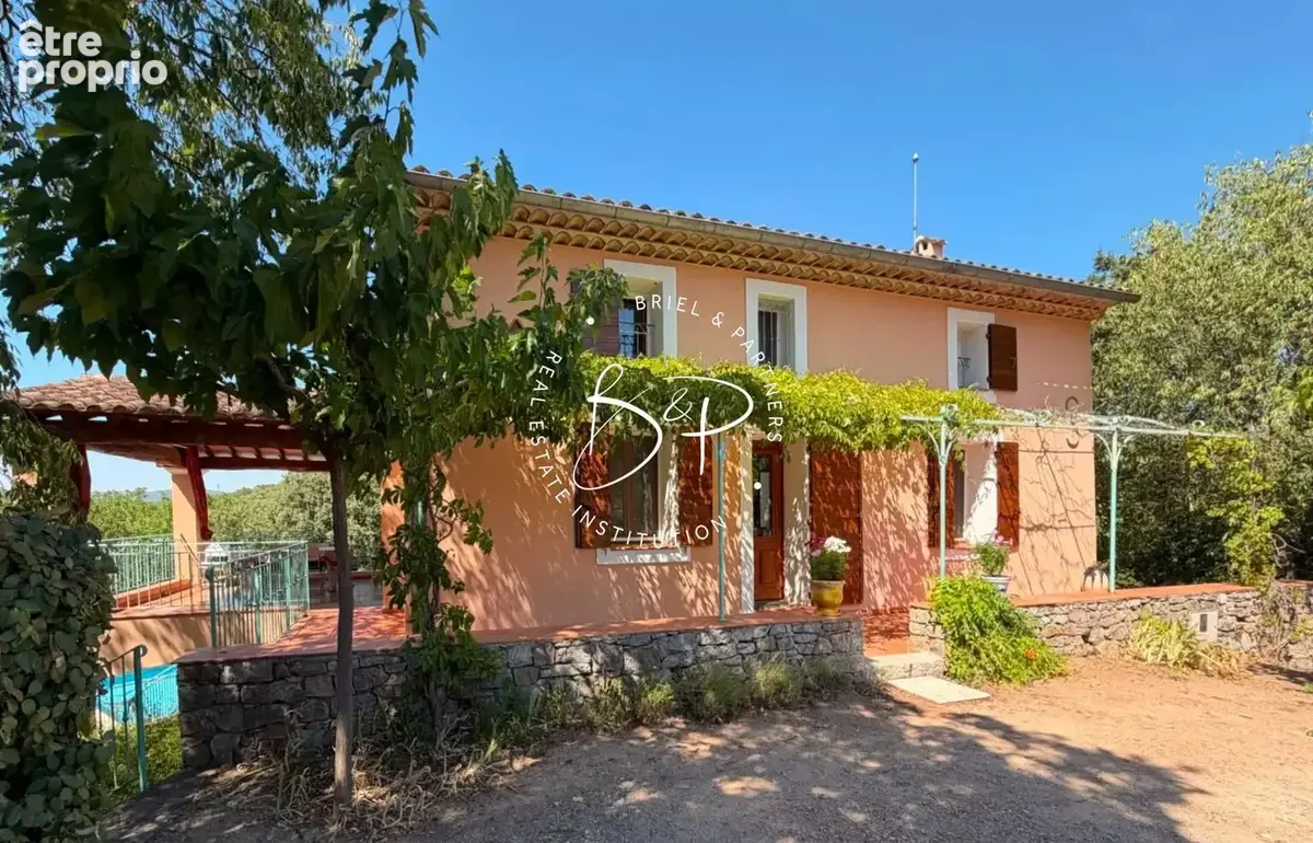 CARCES à VENDRE Bastide et bergerie en pierre au coeur d'un hameau provençal  4 chambres piscine garage sur  3300 m² de terrain  - photo 3