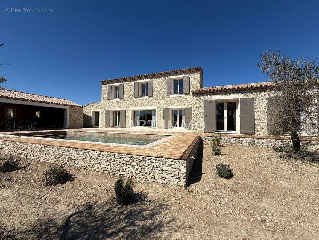 Maison à GORDES