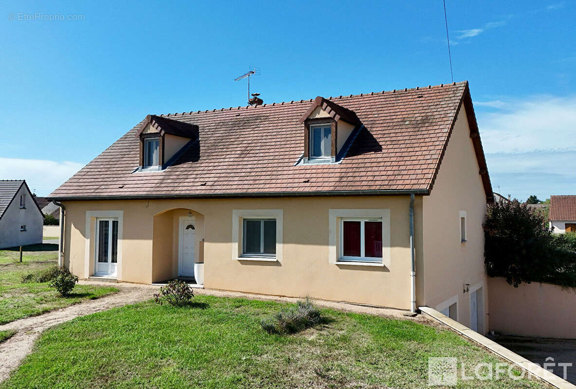 Maison à VILLENEUVE-SUR-ALLIER