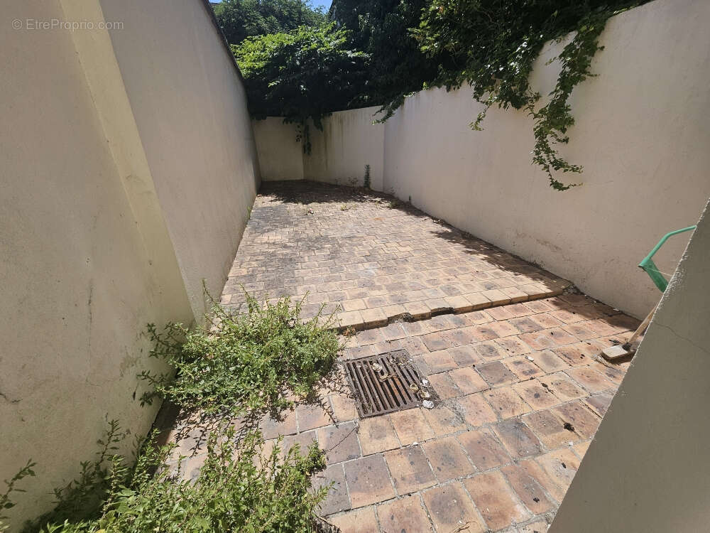 À VENDRE   Maison de ville avec cour et garage en centre-ville - photo 4