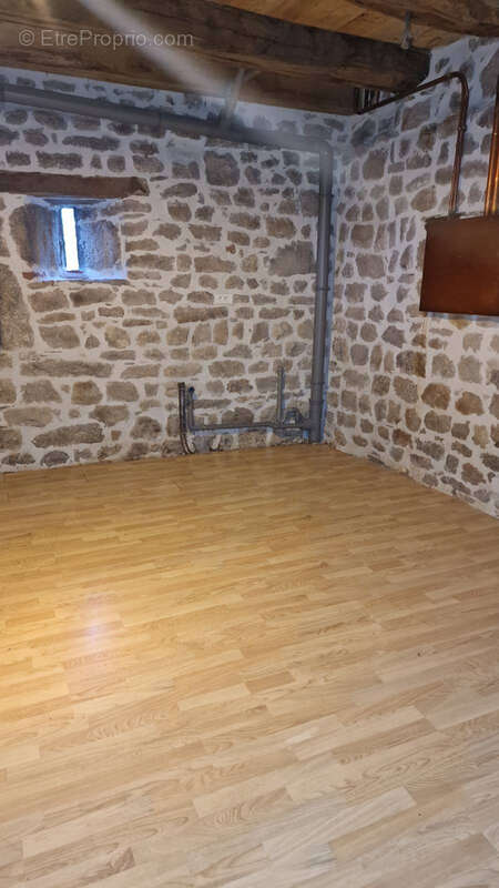 Maison à ENTRAYGUES-SUR-TRUYERE