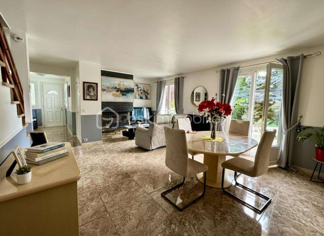 Maison à SAINT-GERMAIN-LES-ARPAJON