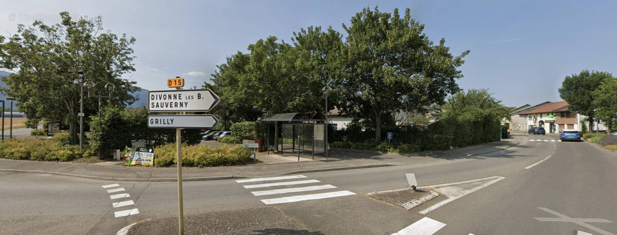 Parking à VERSONNEX