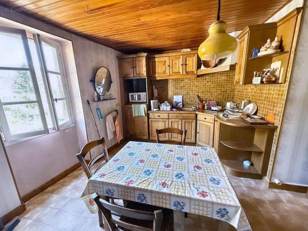   - Maison à JAUJAC