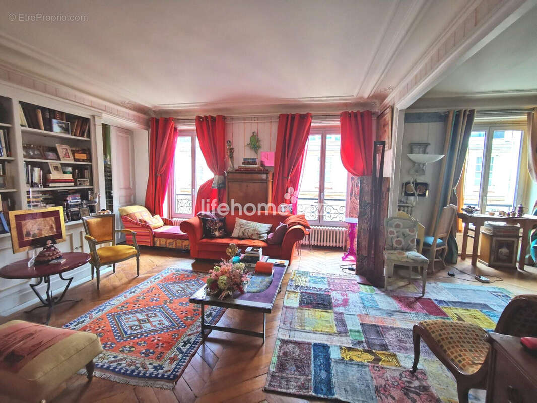 Appartement à PARIS-8E