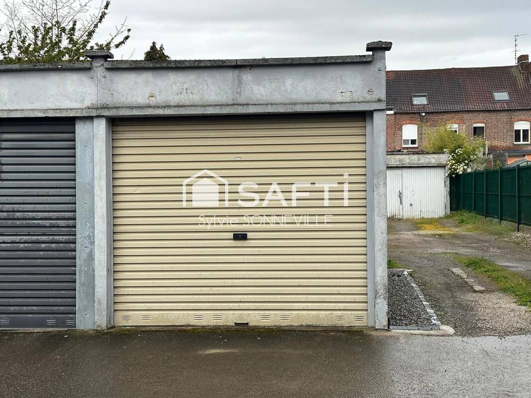 Photo 1 - Parking à HAZEBROUCK