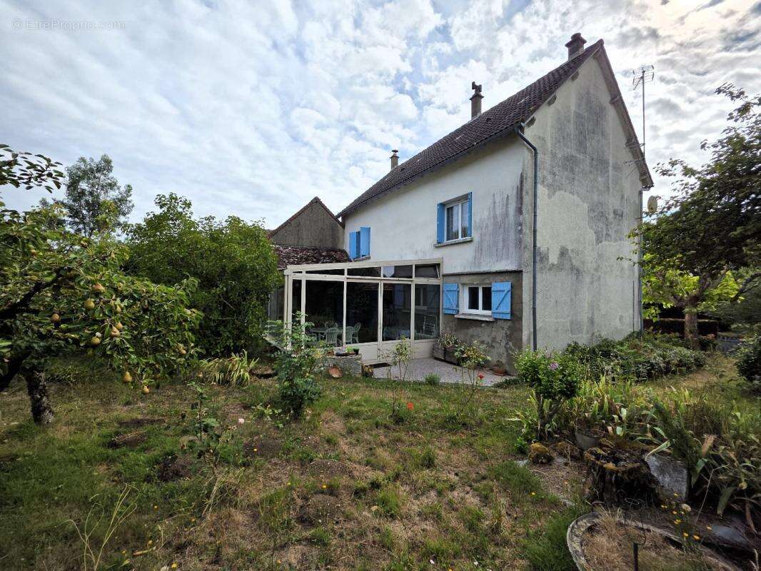 Maison à LIGNAC
