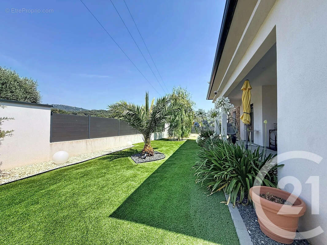 Maison 100 m² à Santa-Lucia-Di-Moriani  - photo 25