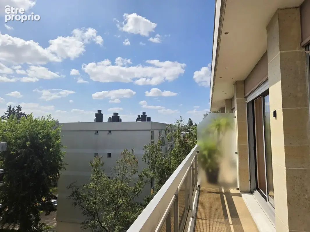 Bel appartement familial de 4 pièces avec balcons et parkings   À fort potentiel ! - photo 12