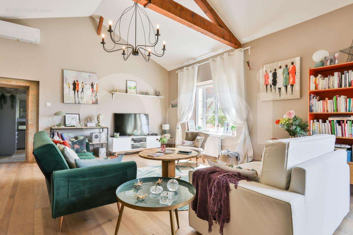 Ouest Lyonnais - Maison pleine de personnalité avec piscine – 169 m² - photo 9