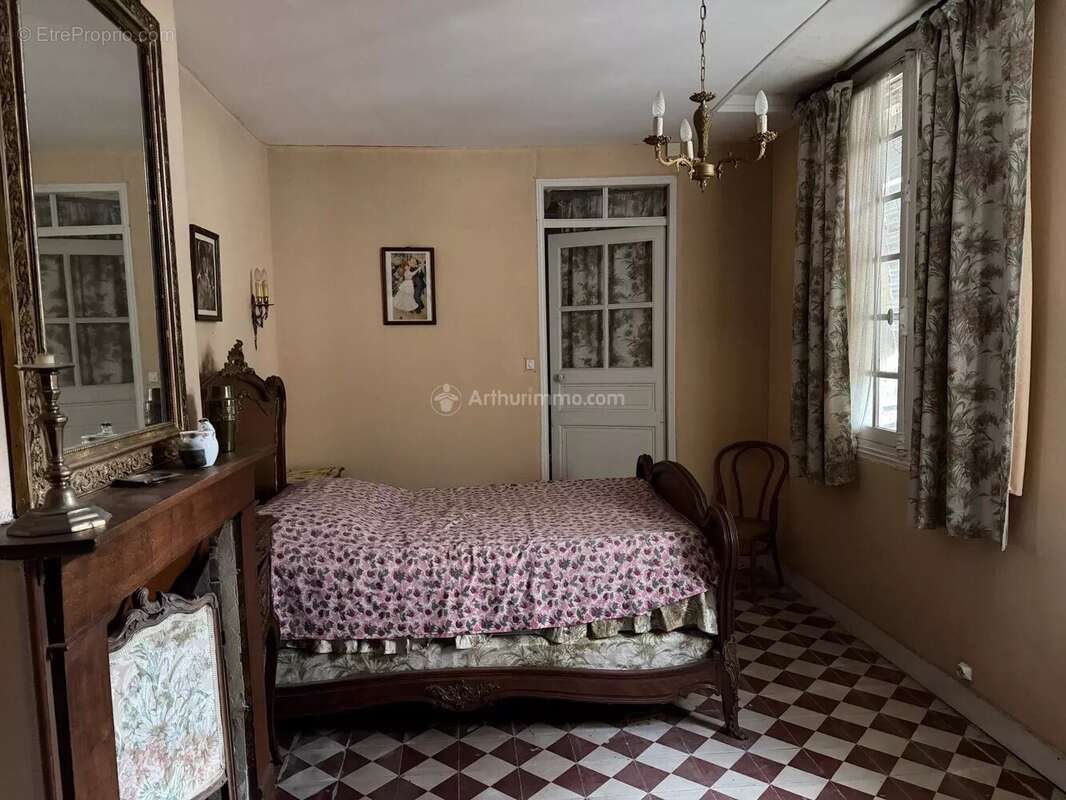 Maison à VILLEDIEU-LE-CHATEAU
