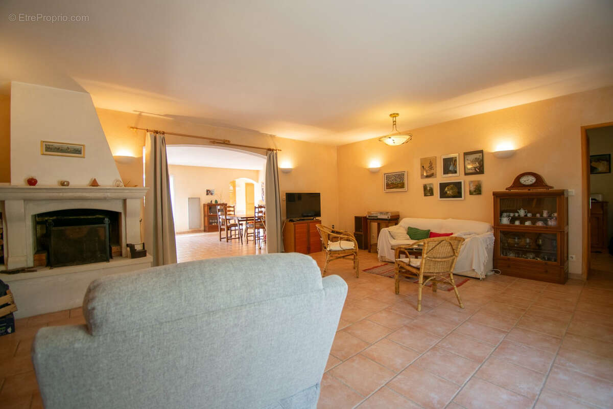 Maison de charme en Provence   172 m2 avec jardin de 2500 m2 - photo 7
