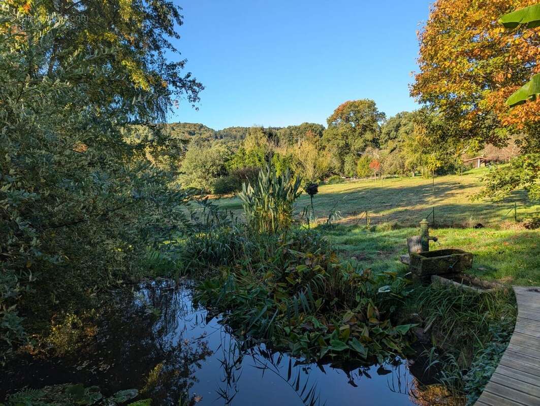 Maison à EYMOUTIERS