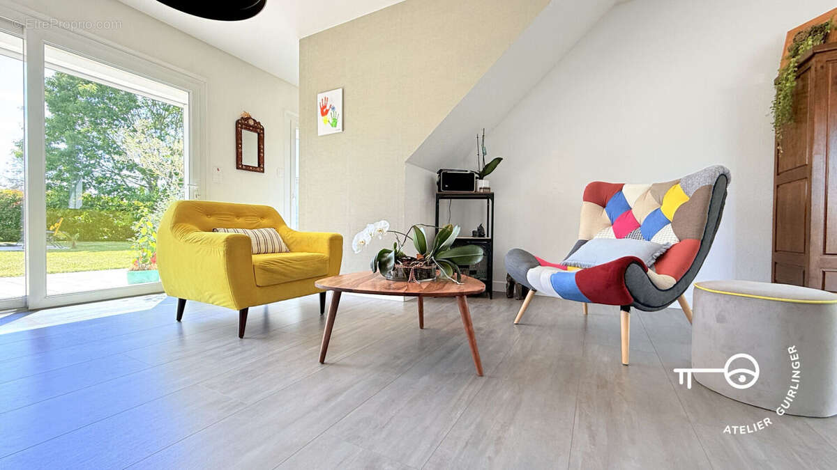 Maison d'architecte ! Volumes, fonctionnalité et environnement calme à Mardié !! - photo 8