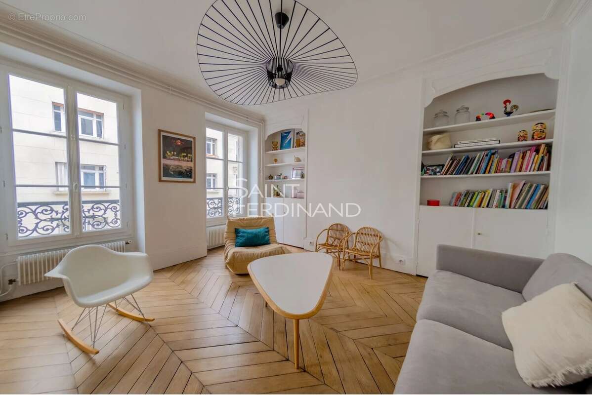 Appartement à PARIS-17E