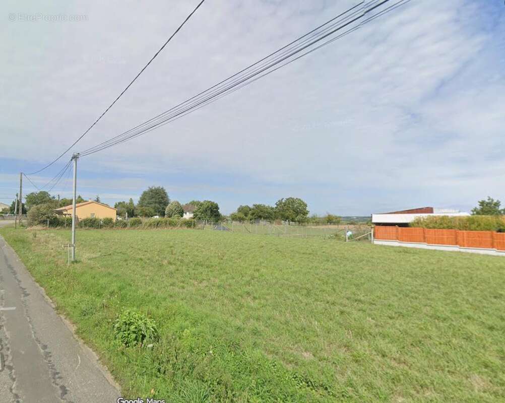 Terrain à LA CHAPELLE-MOULIERE