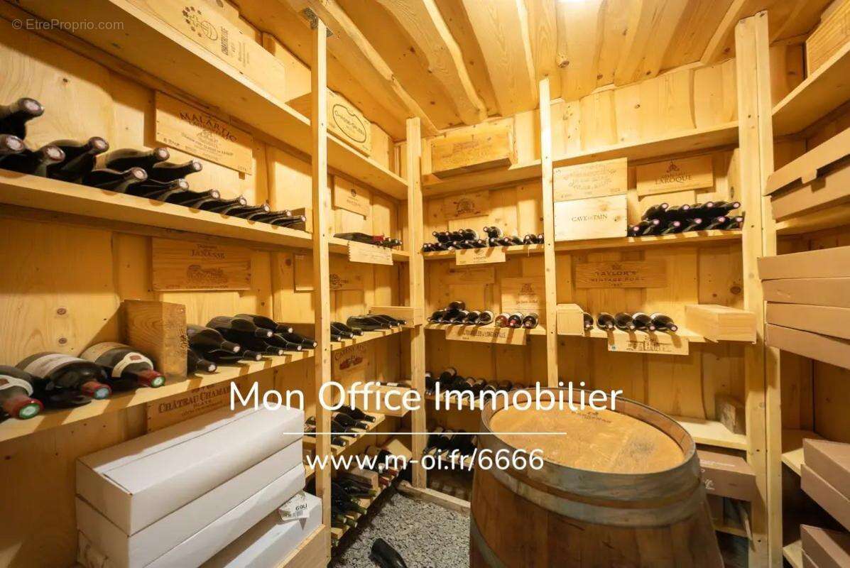 Référence : 6666-CLG. - Chalet de type 7 en madrier de 240m² sur une parcelle de 1500m² à La Joue du Loup - photo 9