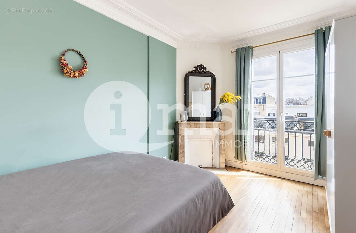 Appartement à COURBEVOIE
